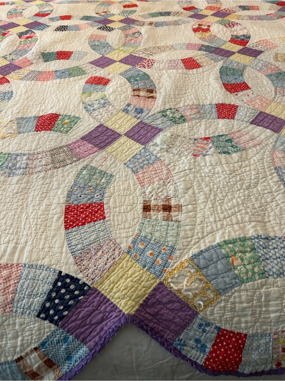 Vintage Double Wedding Ring Quilt - Cream Background with Multicolor Rings - Picture 10 of 16